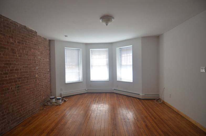 Charming and Spacious 2 Bedroom with own backyard in Long Island City