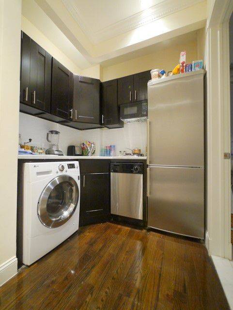 West Village: Bright One (1) Bedroom with Large Living Room and Washer/Dryer in Unit!