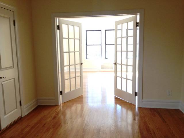 NO FEE!! LOVELY 2 BED. 2.5 BTH WITH FIREPLACE AND W/D IN PS 6!