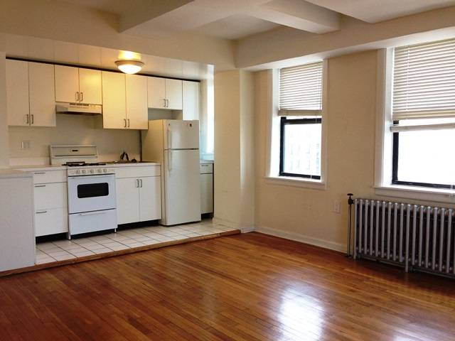 LARGE UWS ONE BED WITH LIGHT AND VIEWS! GREAT VALUE! D/M!