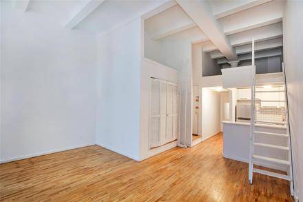 Flatiron 15FT Ceilings Oversized Windows Sun-Drenched Newly Renovated All Stainless Steel Appliances Excellent Closet Space