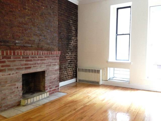 VINTAGE CHIC! RENOVATED PRE WAR ONE BED WITH BALCONY! PRIME UWS LOCATION!