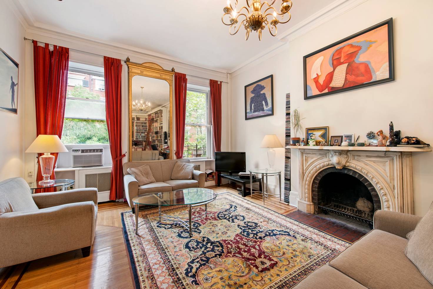 1900/sf Floor-Thru 3 bedroom in Historic Gold Coast Townhouse on 11th and University! 