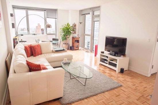 LUXURY 1BR W/D, MOVIE ROOM, ROOFTOP LOUNGE, BASKETBALL & SQUASH COURTS, 24hr DOORMAN, TWO FLOOR GYM, COURTYARD, ONSITE SUPERMARKET, SURROUNDED BY 6 TRAINS