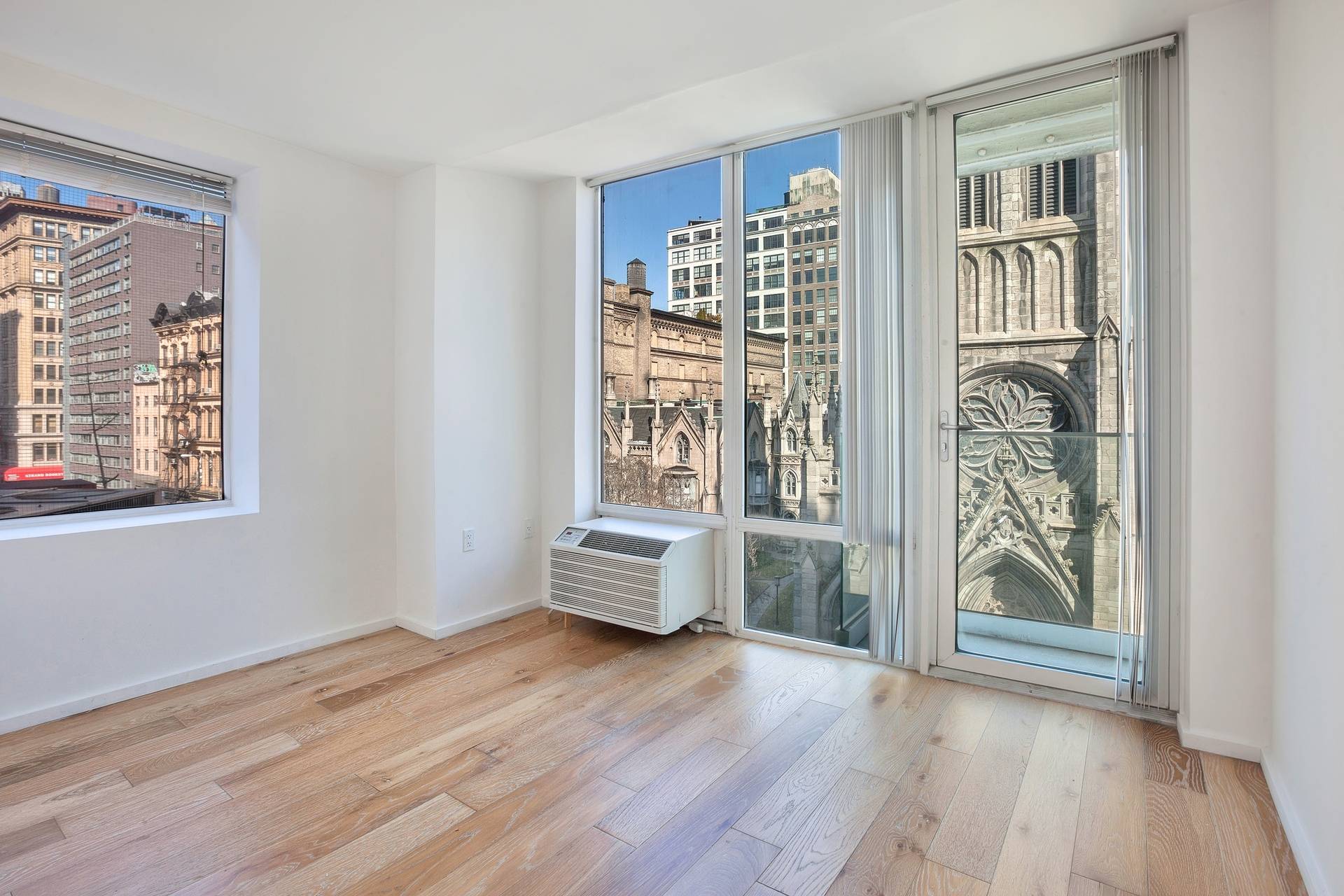 - - - 10TH & BROADWAY - - - STUNNING GREENWICH VILLAGE 2 BR WITH PRIVATED BALCONY_ELEVATOR & ROOFTOP DECK