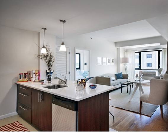 SPACIOUS LUXURY 2BR/2BA w/ W/D, 2 BALCONIES, 2 ROOF DECKS, AMAZING VIEWS, RENOVATED GYM AND LOUNGE, 24hr DOORMAN, ONSITE PARKING CLOSE TO ASTORIA PARK