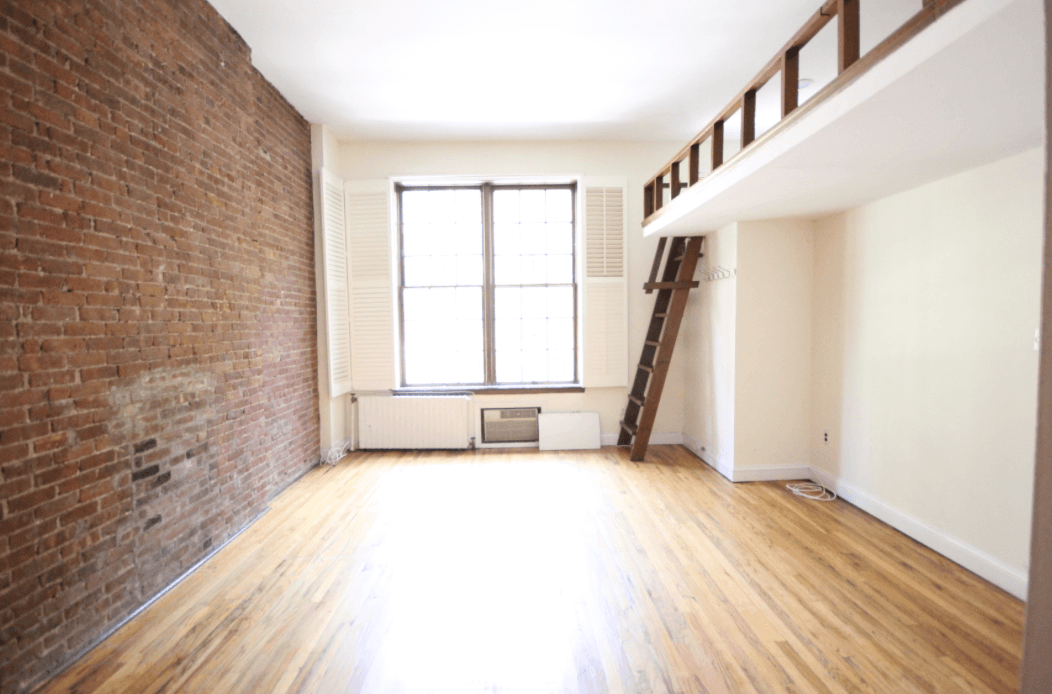 $2500 Upper West Side Stduio w/ Sleeping loft. Close tro Central Park PLEASE CALL 347-885-9692 FOR SHOWINGS