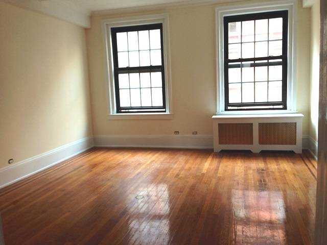 PRICE SLASHED! EAST 60'S FLEX THREE BED! FULL SERVICE BUILDING OFF FIFTH AVENUE! AMAZING FIND!