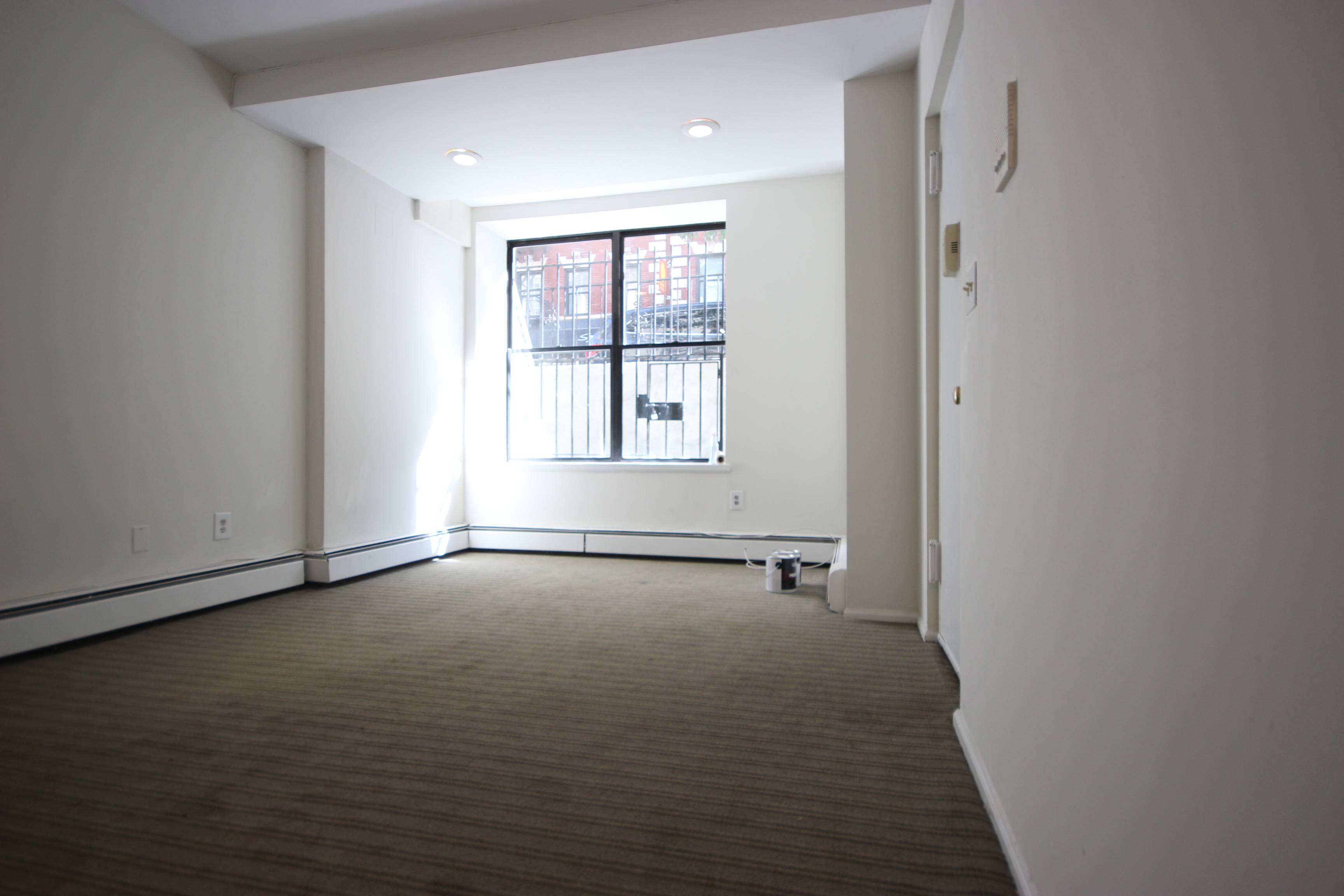 East Village Bright One Bedroom Apartment for Rent!!