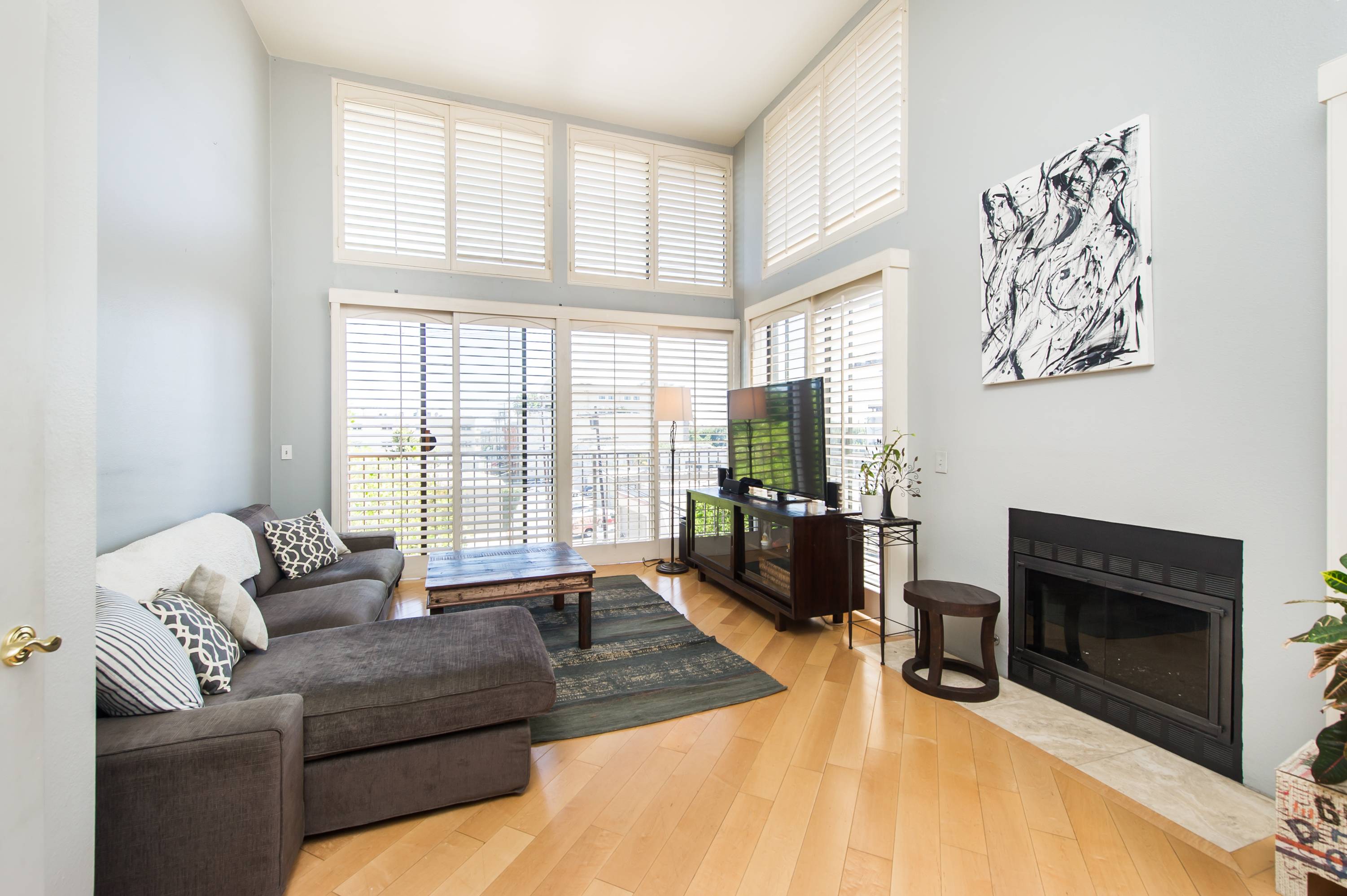 Gorgeous, renovated 2 bed,2.5 bath  LOFT with views, large terrace and Study.