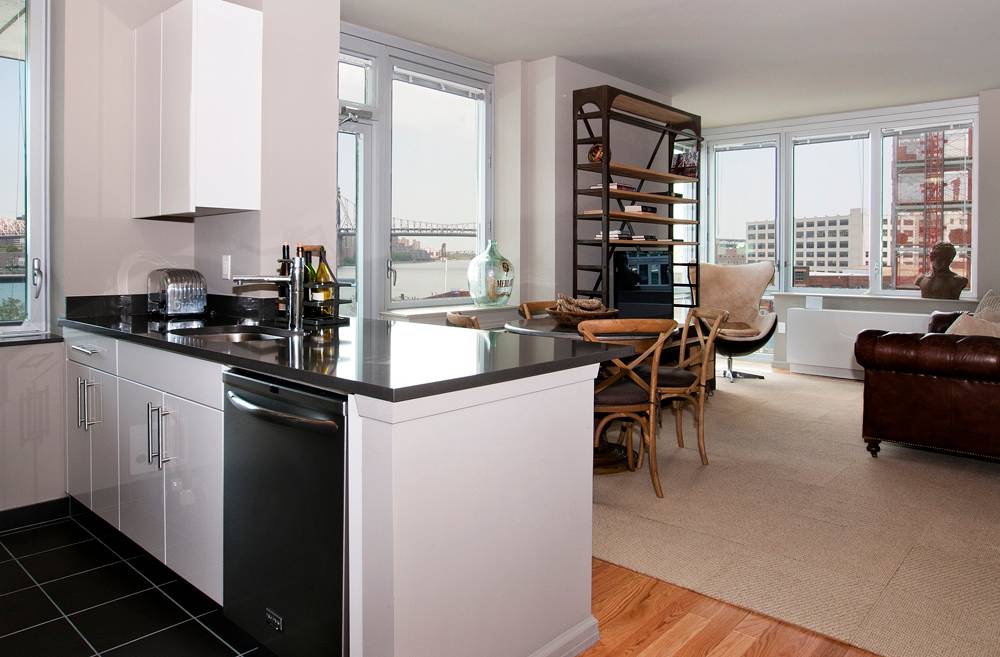 NO FEE!!! LUXURY 2 BEDROOM APARTMENT IN LONG ISLAND CITY