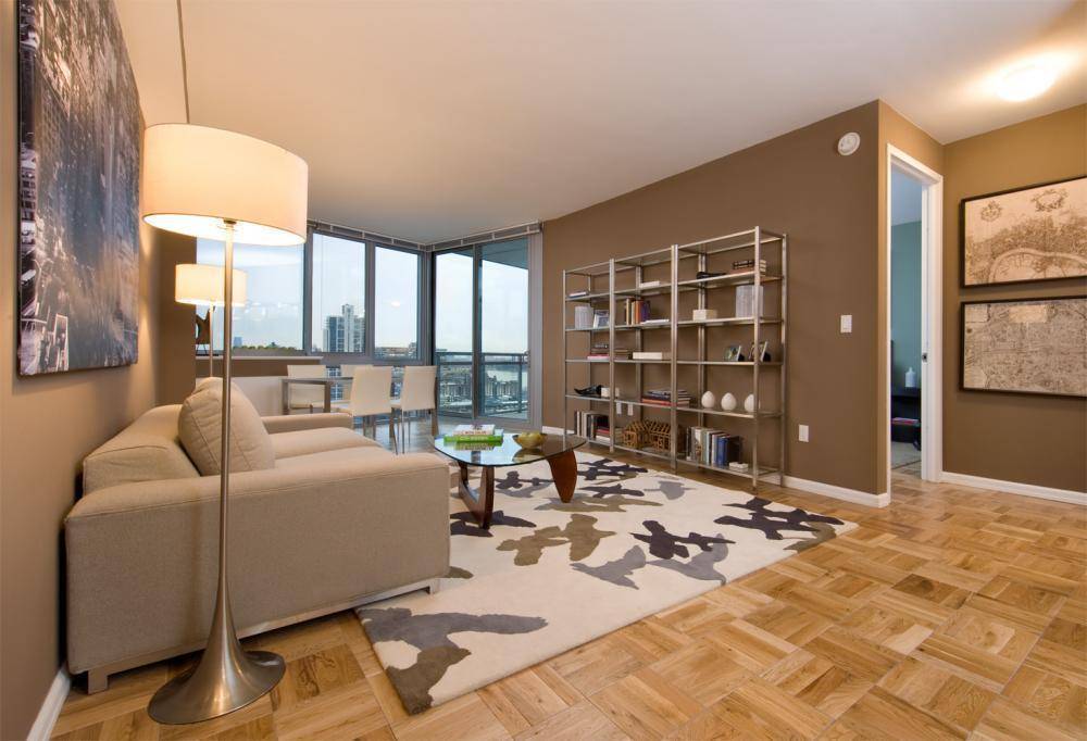 NO FEE! 2 Bed / 2 Baths with Sweeping Manhattan Views from Private Balcony!