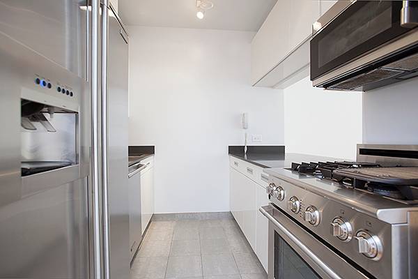 BEAUTIFUL One Bedroom CONDO in the heart of Manhattan's Financial District!