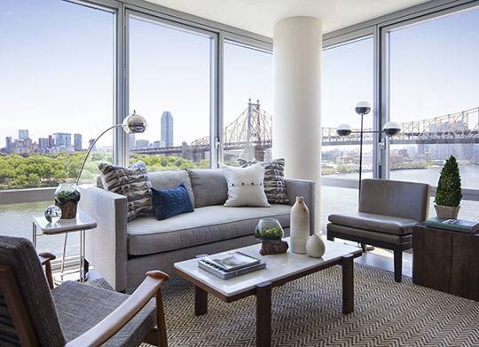 Floor to Ceiling Windows 2 Bedroom apartment with River Views and Superior Five Star Service 
