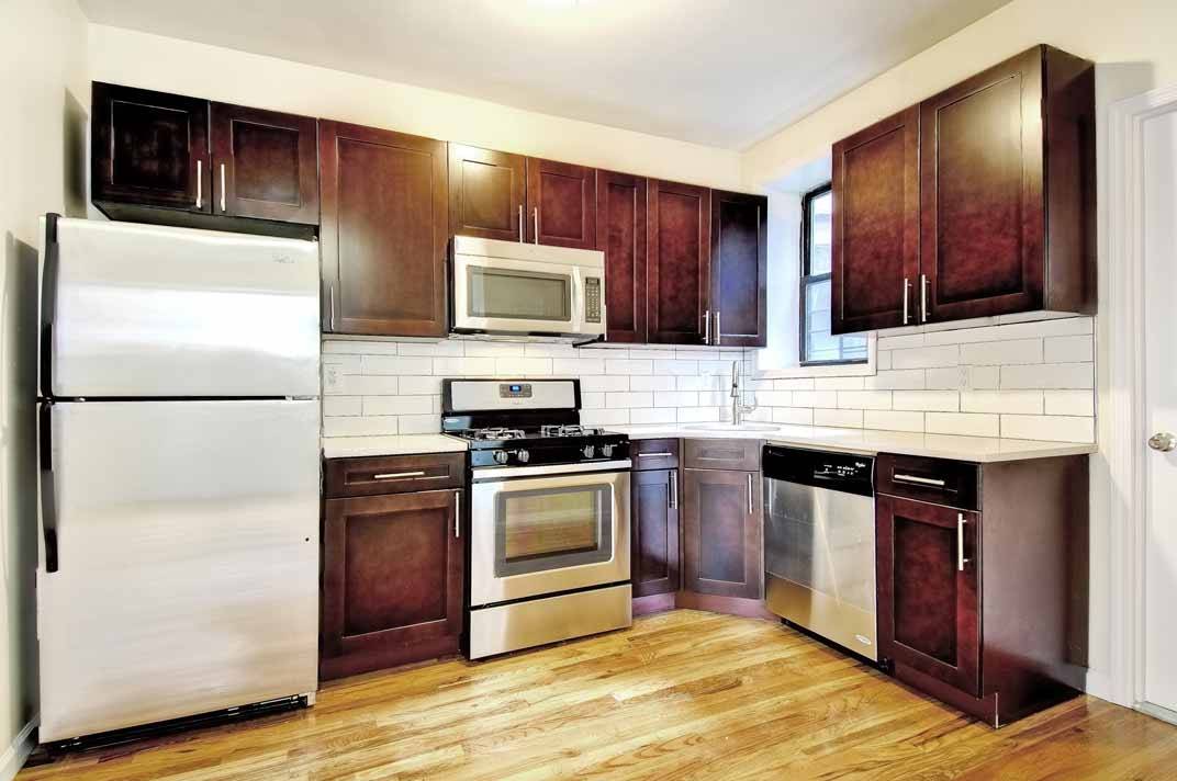 SUNNY RENOVATED 2 BED 1 BATH APARTMENT