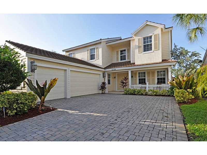Breathtaking views overlooking a 6 acre lake - 5 BR House Ft. Lauderdale Miami