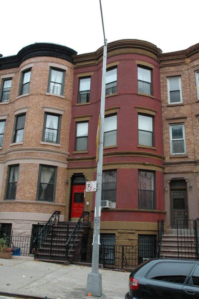 Brownstone. 18 Feet Wide. Great Potential. Close to the City College of NY.