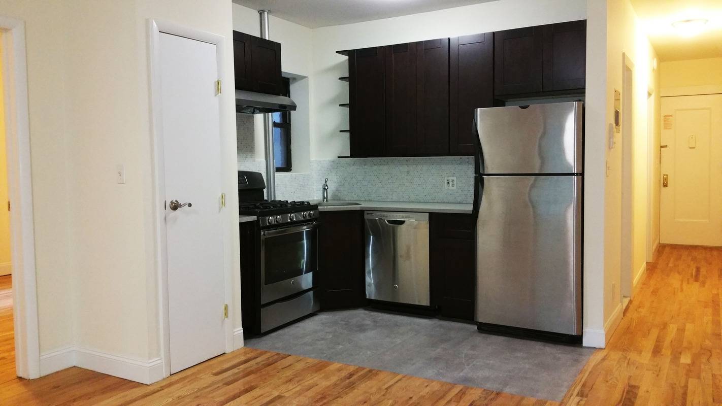 No Fee With Month FREE for 9/15 or Oct 1st move-in. Newly Renovated 3 Bed in Classic BedStuy Brooklyn Pre-war Building
