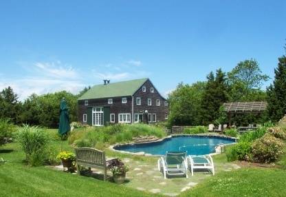 BEAUTIFULLY RESTORED 5 BEDROOM BARN  IN WATERMILL WITH POOL