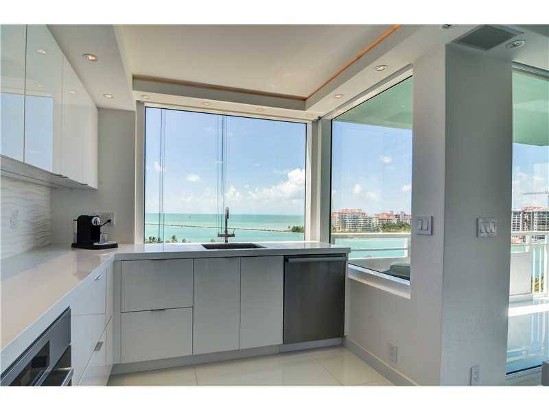 Beautiful corner unit with fabulous unobstructed views