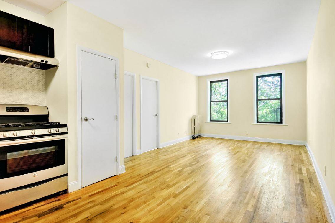 No Fee with One Month FREE for Dec 1 or Dec 15 move-in! Newly Renovated 3 Bed in Classic BedStuy Brooklyn Pre-war Building