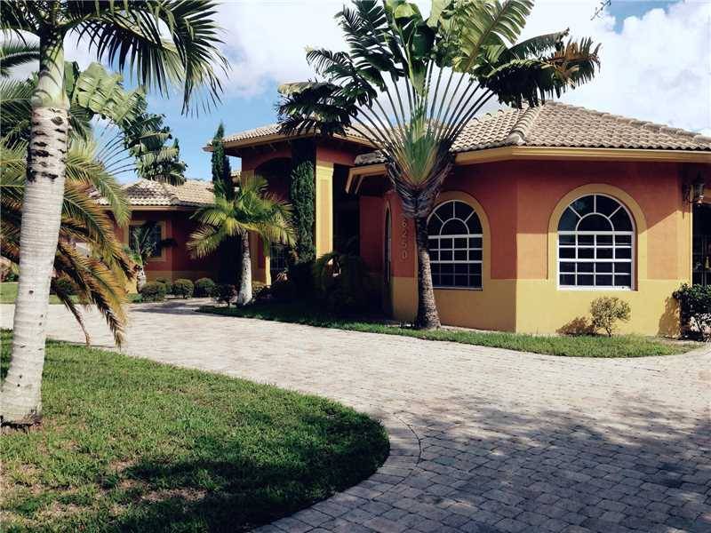 Custom home in a gated community - 5 BR House Ft. Lauderdale Miami
