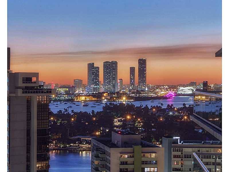 Simply breathtaking - THE GRAND VENETIAN CONDO 3 BR Penthouse Miami Beach Miami