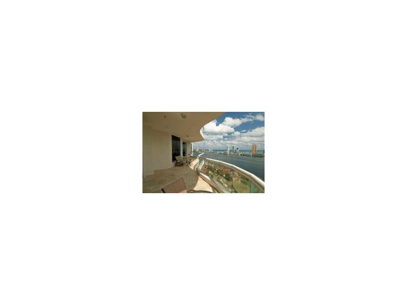 Beautiful corner residence with over 4000 sf - Bella Mare 3 BR Condo Aventura Miami