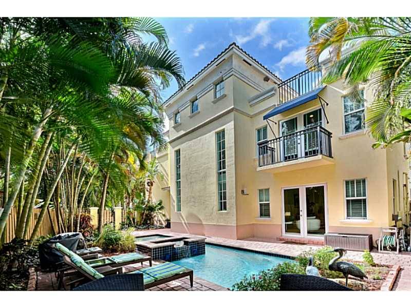 BANYAN PLACE TOWNHOMES 3 BR Condo Ft. Lauderdale Miami