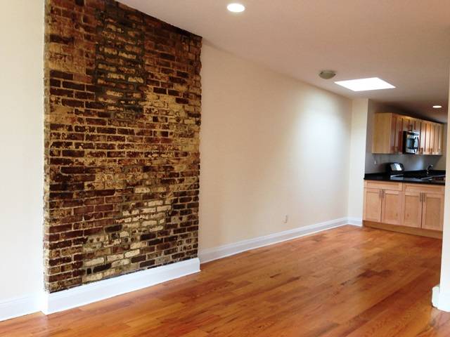 SO HOT IT'S COOL! AIRY ONE BED PH WITH ROOF DECK IN HEART OF SOHO! NO FEE!