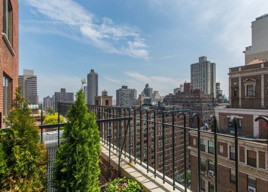 Bask in the Glory of Your New Home and Central Park! - Lovely Three Bedroom/Three Bathroom Park Ave Residence in Carnegie Hill.