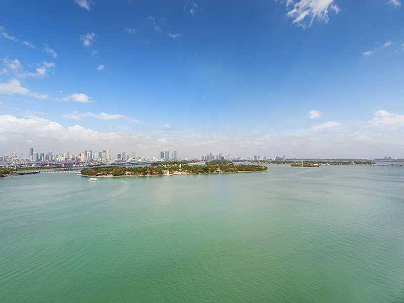 Beautiful 2 bedroom 2 bath Corner unit with Direct bay Views of Downtown Miami and incredible Ocean Views