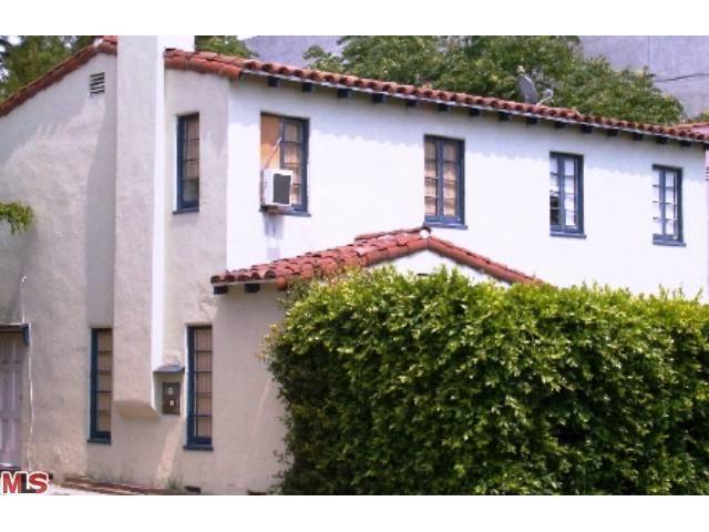 This five unit complex is a great investment property located in the Norma Triangle section of west West Hollywood