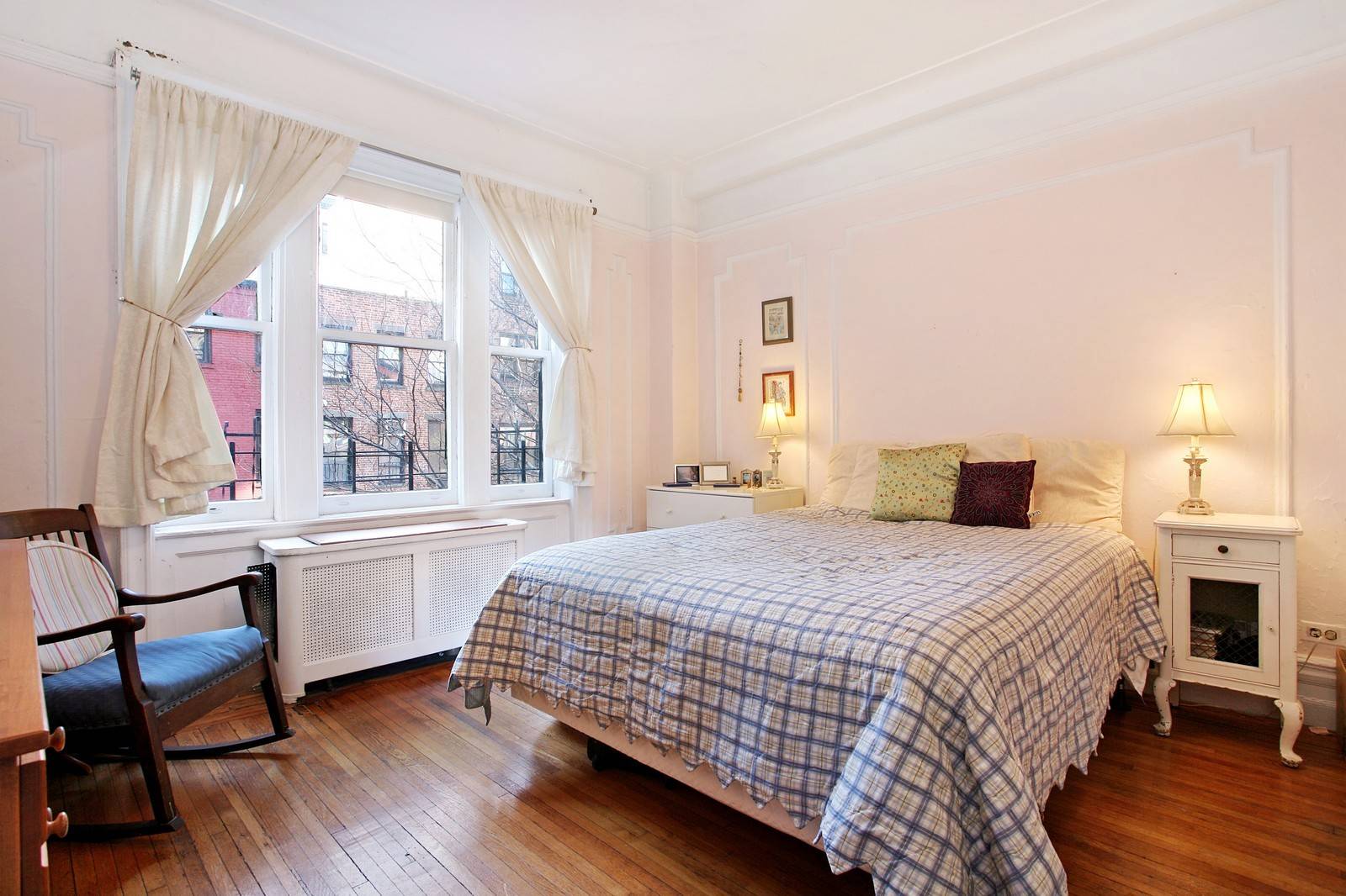 UWS Huge 2 bed plus dining room Steps to Central Park Great Share.