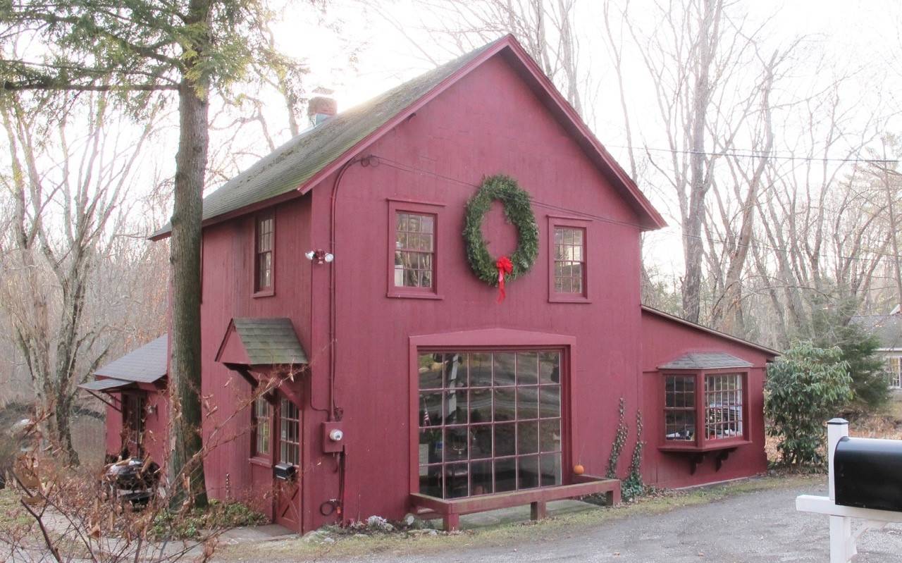 PROFESSIONAL SPACE- Historic Carriage House (COMMERCIALLY ZONED) in center of Upper Westchester