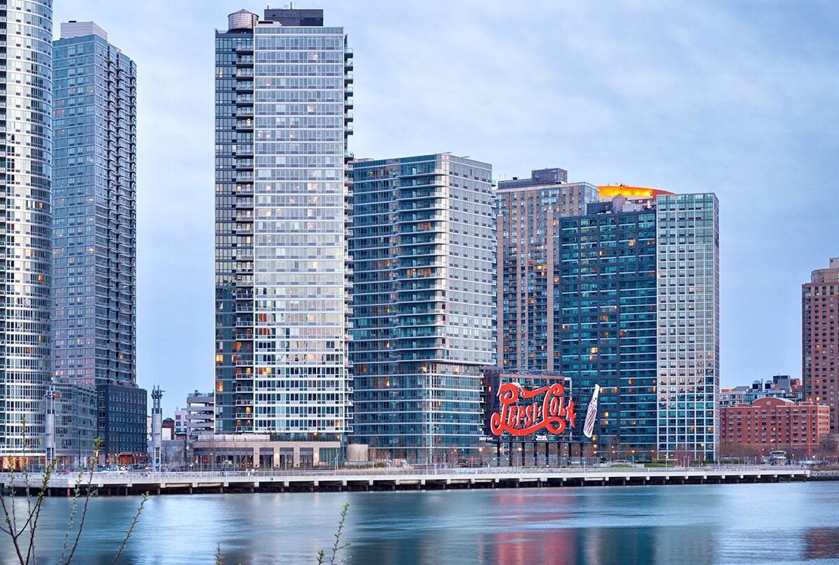 SPACIOUS, LUXURY STUDIO ON THE LONG ISLAND CITY WATERFRONT!!! 50,000FT OF AMENITIES, 24 HR CONCIERGE, FLOOR-TO-CIELING WINDOWS, SHUTTLE TO & FROM TRAIN