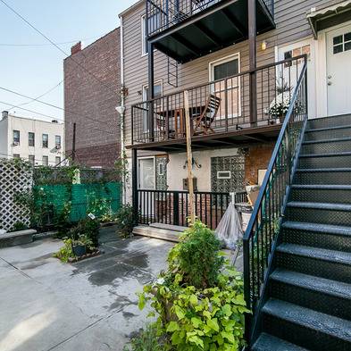 Greenpoint! BROOKLYN fully renovated 1BR + outdoorspace!!! A Must See!!!