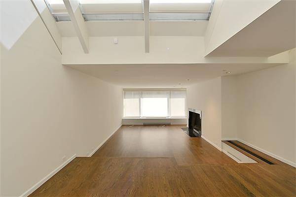 ***Upper East Side*** 2 Bedroom, 2 Bath / Private Terrace / WBFP / Rooftop / Pool / Fitness Room / Washer/Dryer in Unit