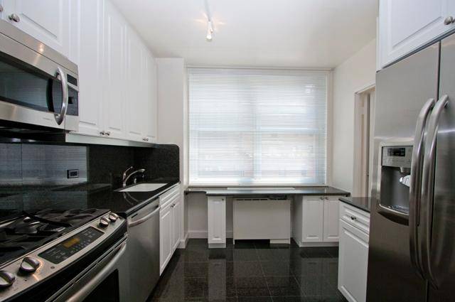 Midtown East, Convertible 3 Bedroom 2.5 Bathrooms, Full Service Luxury Building, Dining Room, Windowed Kitchen, Large Living Room, Renovated, Walk In Closet, No Fee