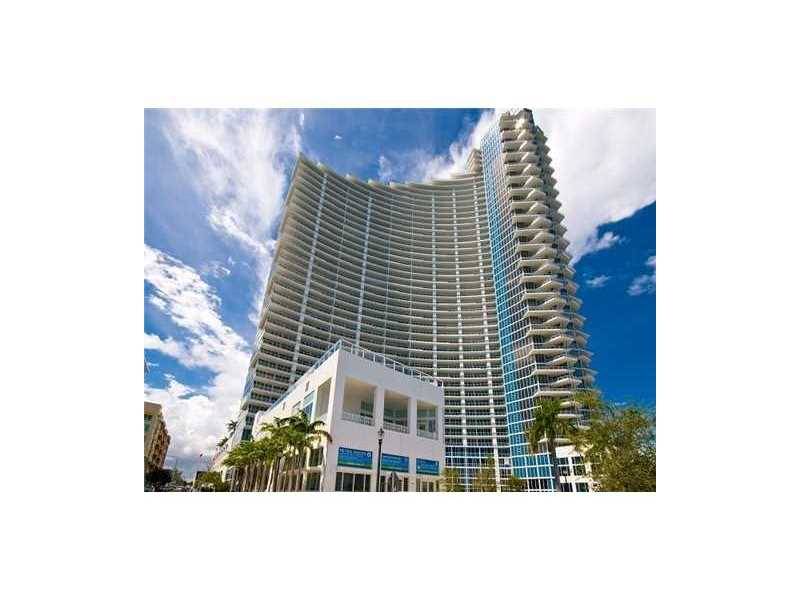 Amazing direct views of the biscayne bay and Miami Beach from this 2 bedroom + den and 2