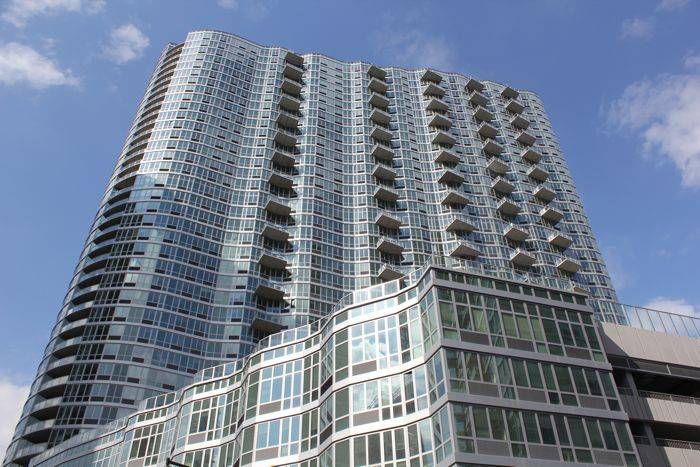 NO FEE Luxury Building in Long Island City. Large 1br/1Bath, East river view 