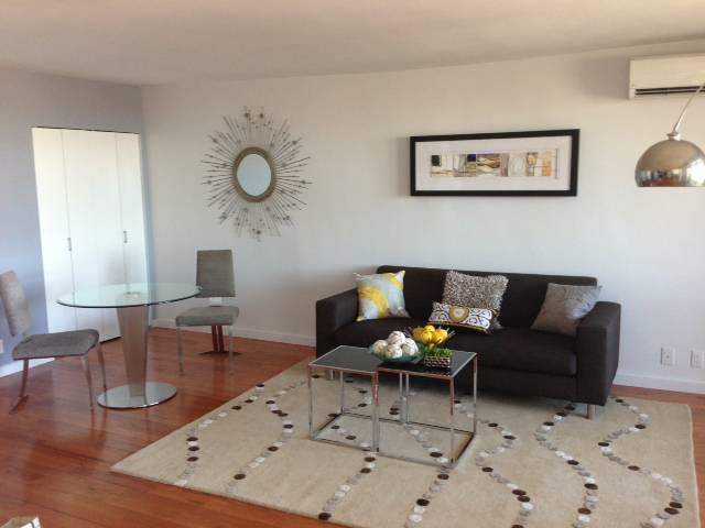 ★★★ LUXURY FOREST HILLS RESIDENCE  LARGE  3 Bed ( Flex 4 ) . CONDO FINISHES - GREAT AMENITEIS- BEST LOCATION . S