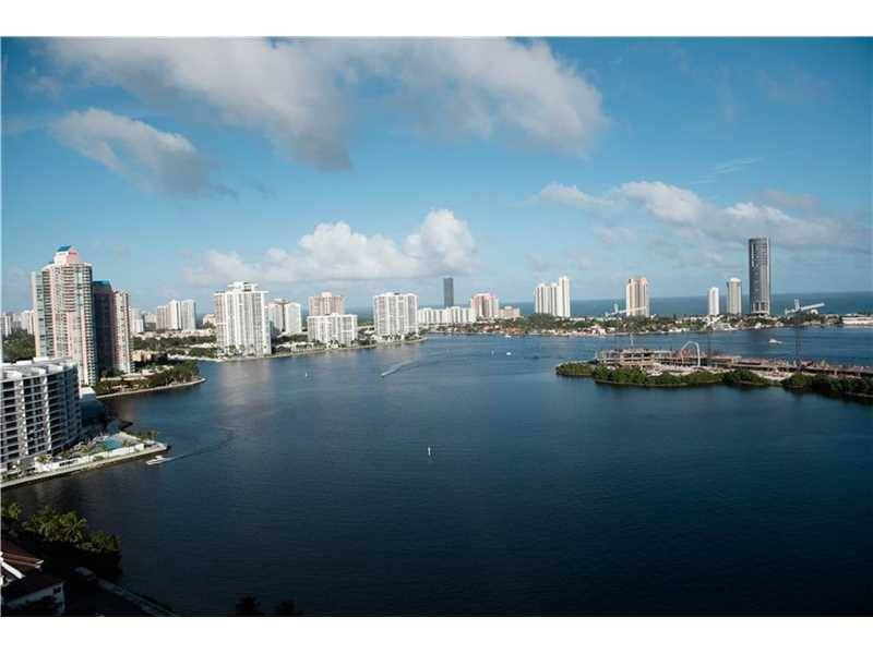 Residence offers 3 - PENINSULA II 3 BR Condo Aventura Miami