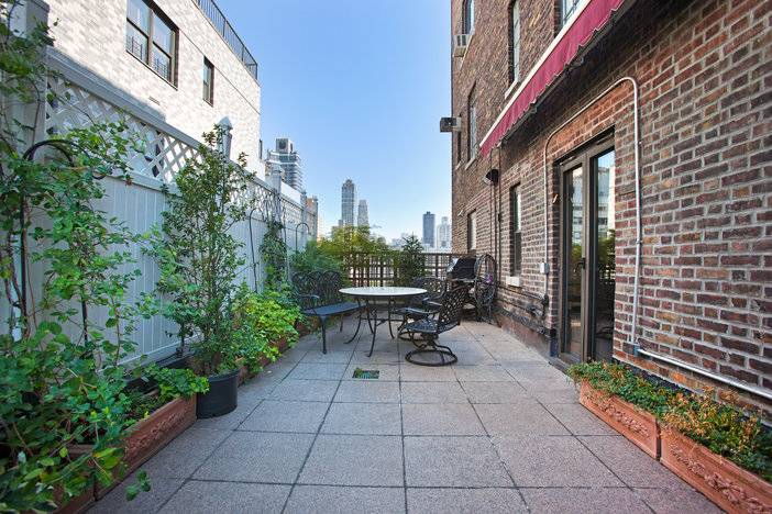 Spectacular Outdoor space in this 4 Bed 3 Bath Midtown Home 