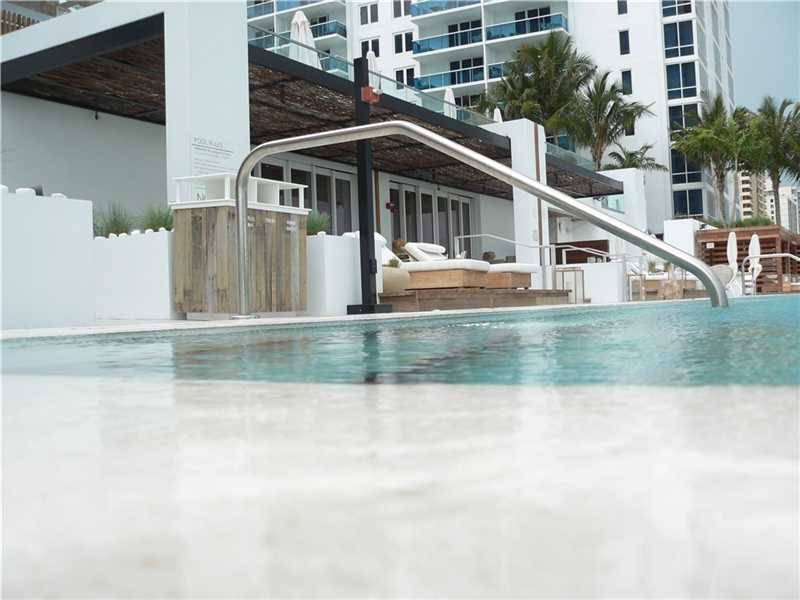 SPECTACULAR OCEAN VIEWS FROM THIS CONDO - Roney Palace 1 BR Condo Miami Beach Miami