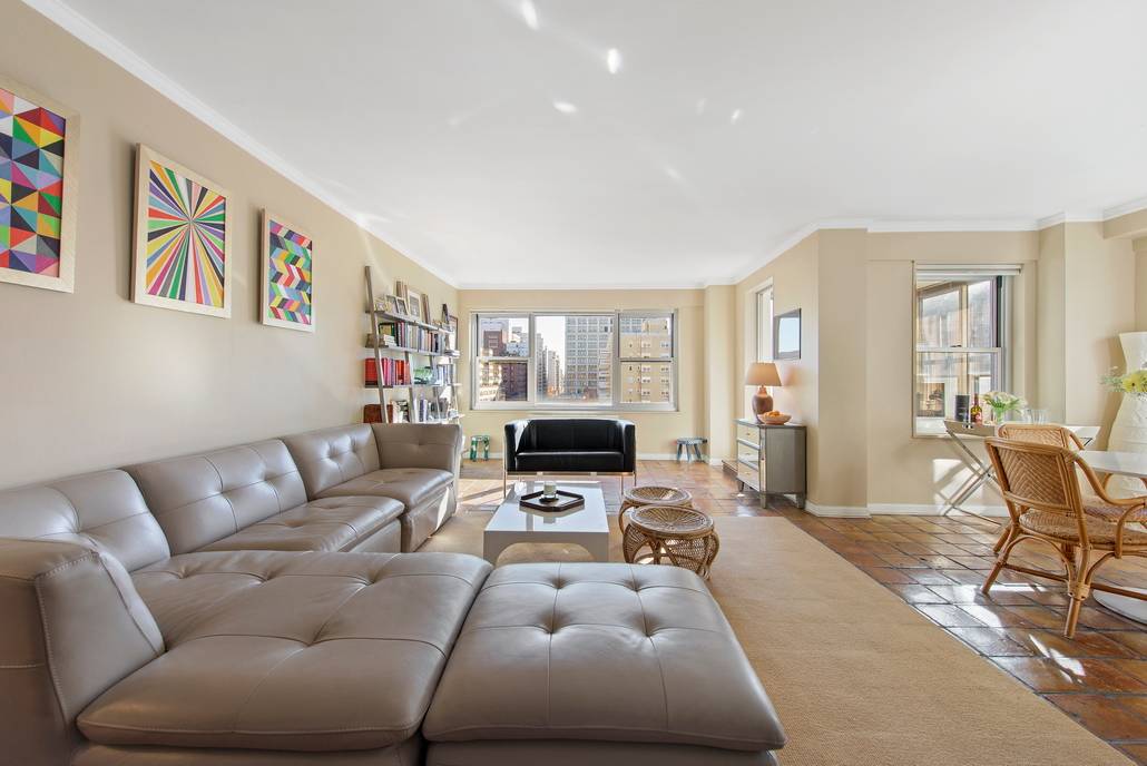 HEART OF GREENWICH VILLAGE-SUNNY & SPACIOUS ONE BEDROOM WITH SUNROOM/DEN/OFFICE