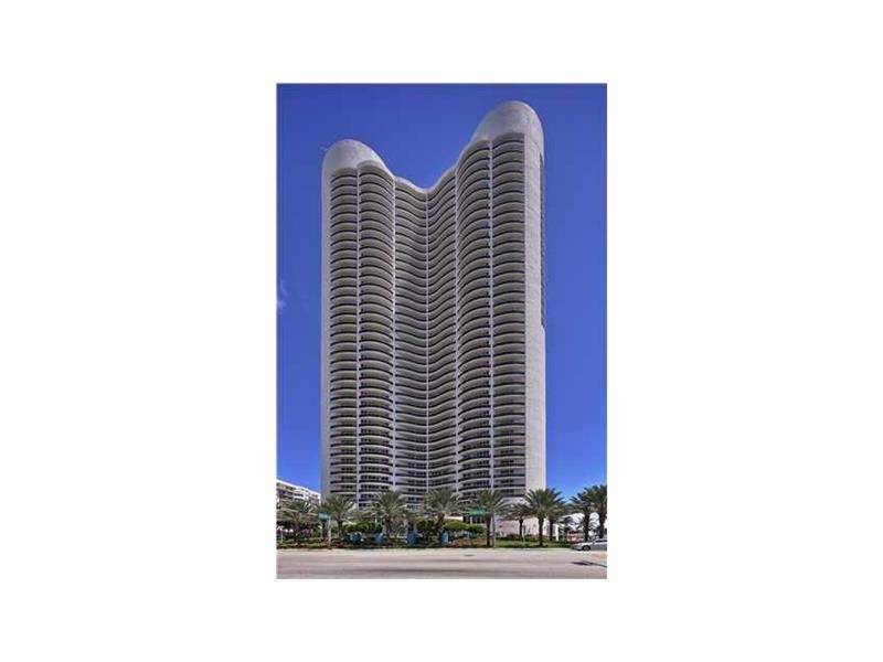 OCEAN FRONT BUILDING WITH THE OCEAN AND CITY VIEW - OCEAN FOUR + DEN 2 BR Condo Sunny Isles Miami