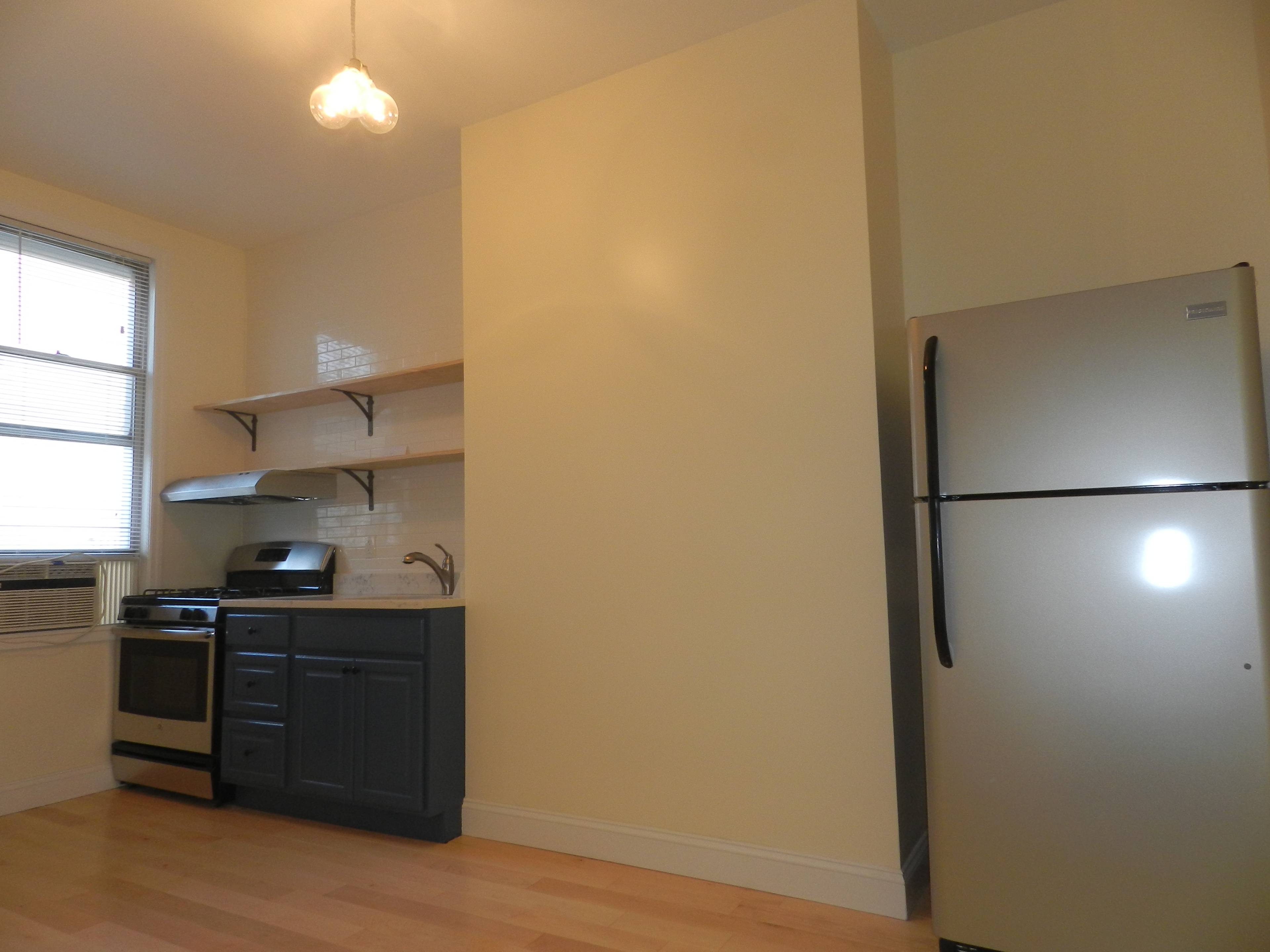 BRAND NEW Stunning 1.5 (Convertible 2) Bedrooms - Railroad Style Apartment by Grand St L Train!!