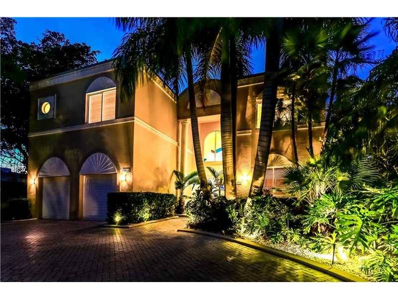 This grand contemporary home - 6 BR House Bal Harbour Miami