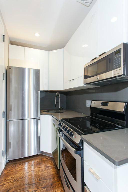**Affordable** Remodeled 2 Bedroom in Murray Hill